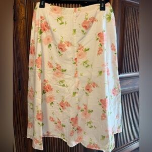 Emma James Peach Floral A-Line Skirt
Size 6 petite
Like new